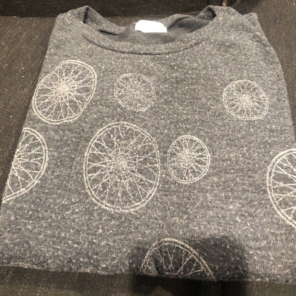 Soul cycle long sleeve lightweight sweatshirt with wheels 🚲 11/12